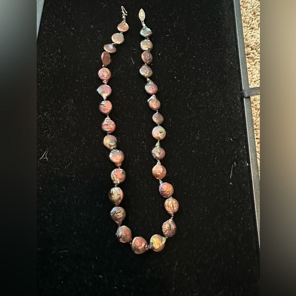 Purple shell like necklace - irradecent - Picture 3 of 7